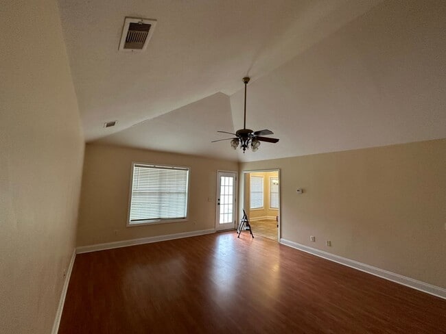 Building Photo - 789 Spence Dr