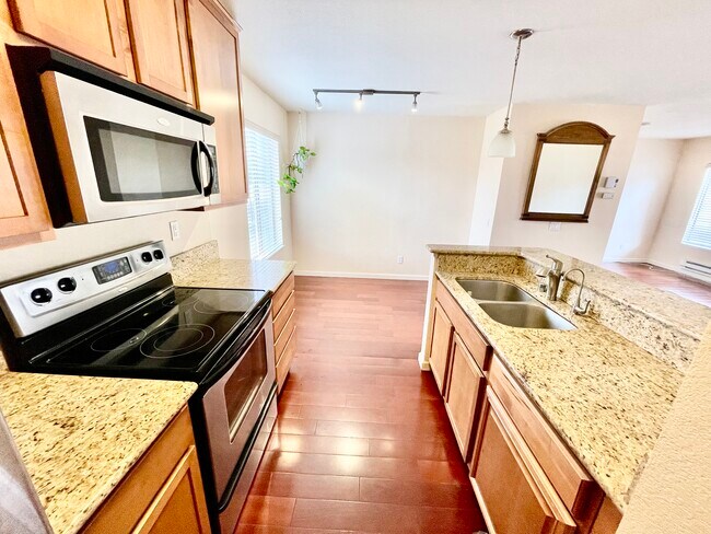 Building Photo - 500 Glenwood Cir