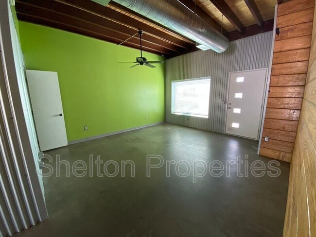 Building Photo - 2121 W Hayward Ave