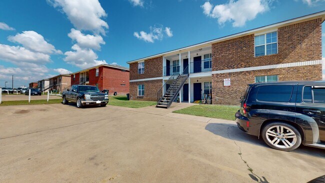 Foto del edificio - Updated 3 bedroom 2 bath fourplex with sta...