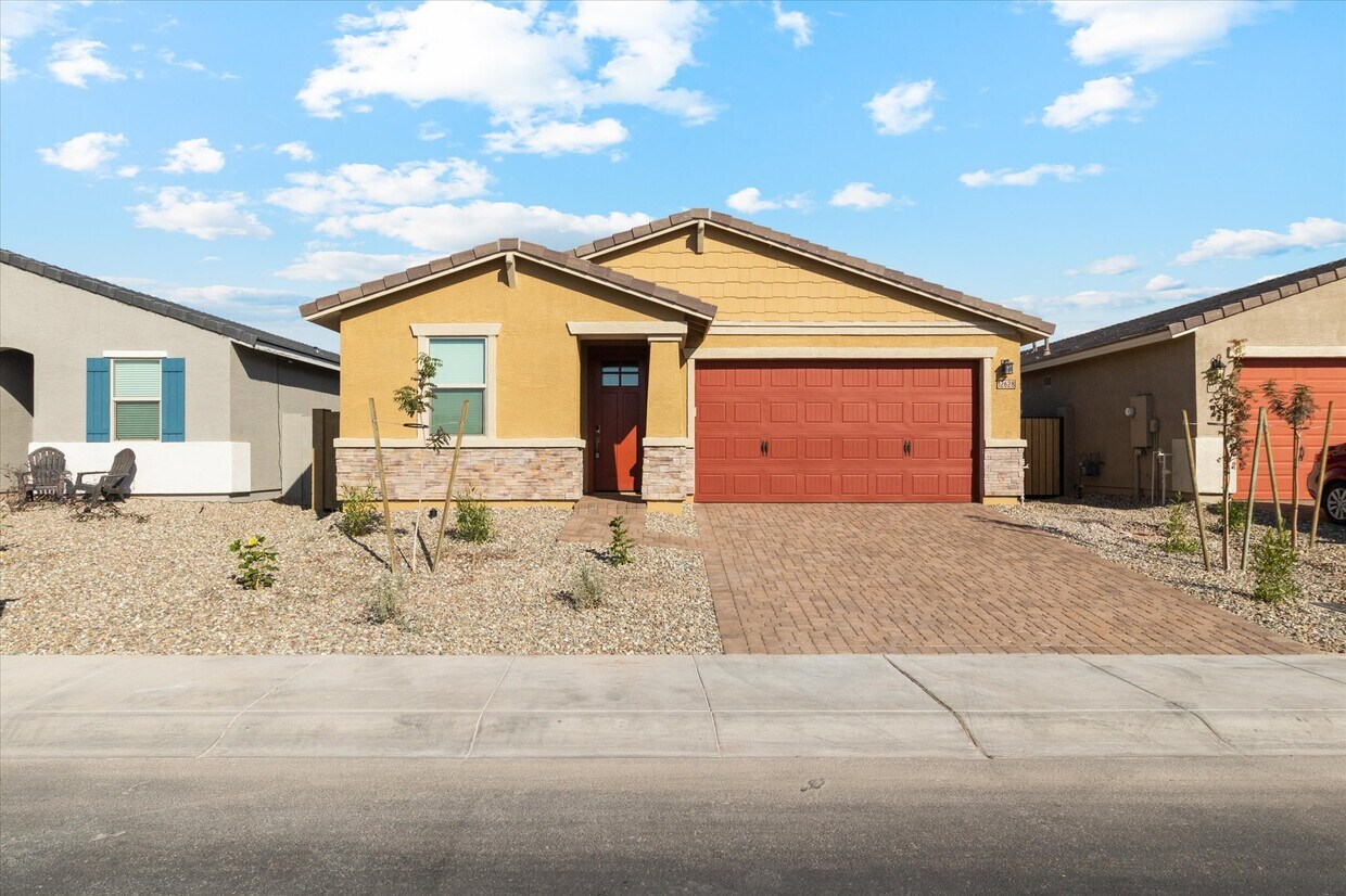Foto principal - 12628 W Patrick Ln