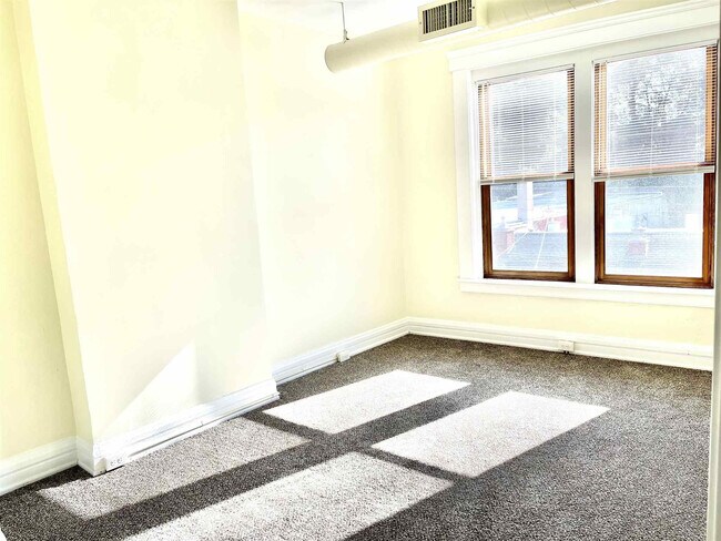 Building Photo - 307 Fairfield Ave