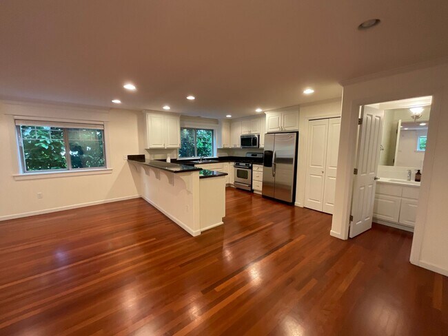 Foto del edificio - 2110 Warren Ave N