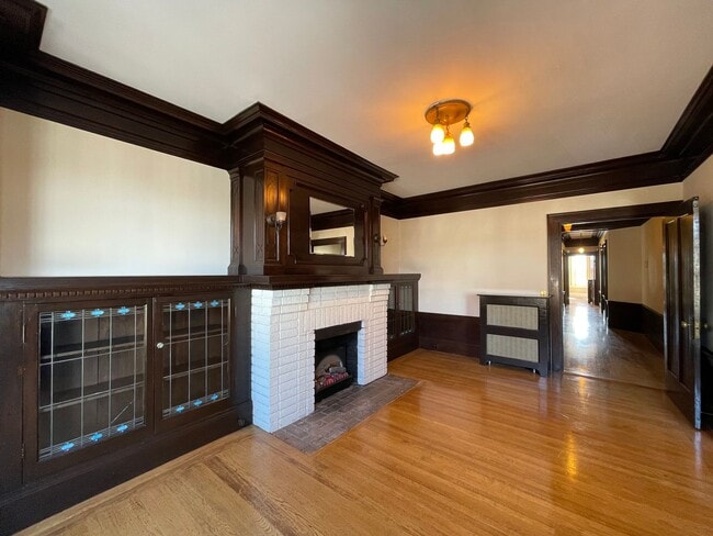 Building Photo - 1319 4th Ave