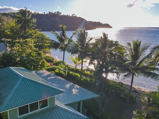 Foto del edificio - Furnished Anini Beach Front House 2 Bedrooms + Loft