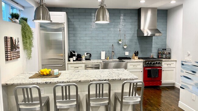 Beautiful chefs kitchen - 2504 Rae Dell Ave
