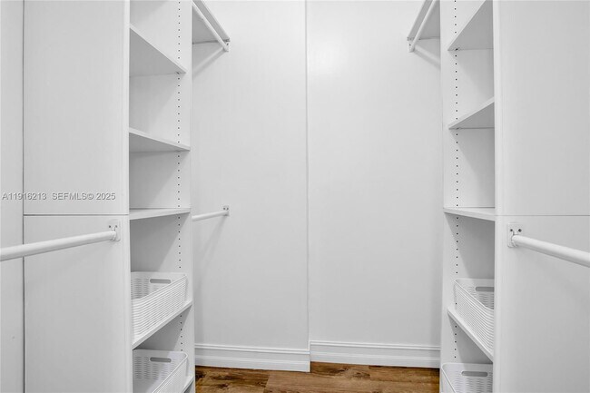 Foto del edificio - 100 Edgewater Dr