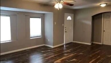 Building Photo - 6043 Lyndhurst Dr