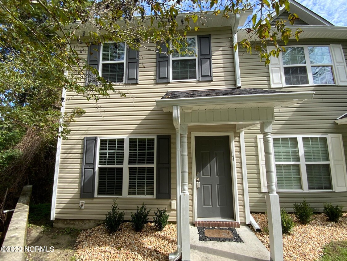 Primary Photo - 140 Greenford Pl