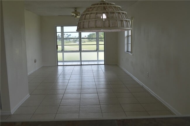 Building Photo - 11 Vista Palm Ln