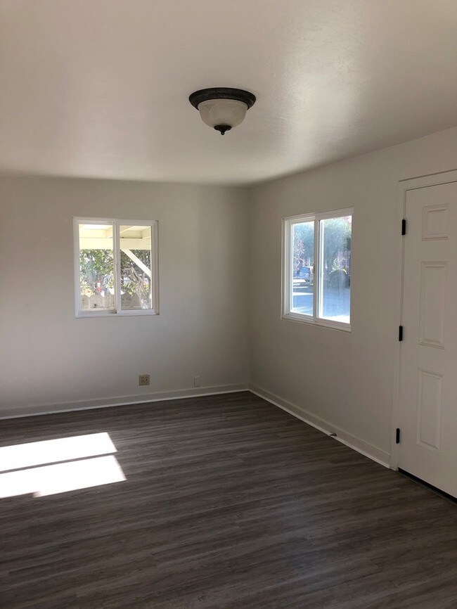 Building Photo - Pacific Grove cottage.