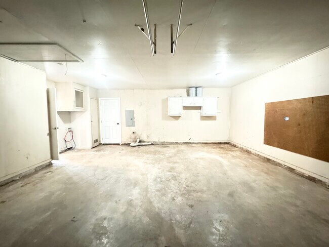 Foto del edificio - 1321 Beechwood Dr