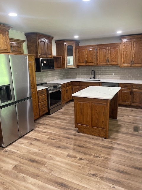 Nuevo refrigerador/congelador de dos puertas con dispensador de agua y hielo en la puerta. - 1445 N Giles Rd