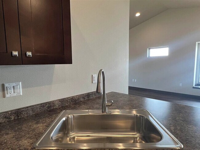 Foto del edificio - 707 Creekside Dr