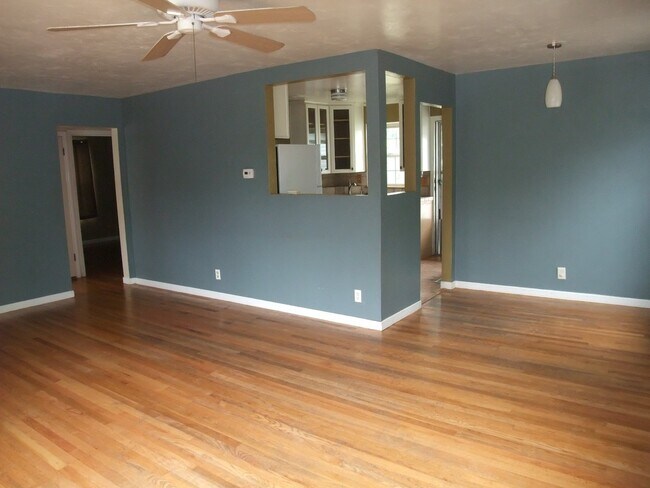 Foto del edificio - Adorable Little House Just A Few Blocks From The Campus