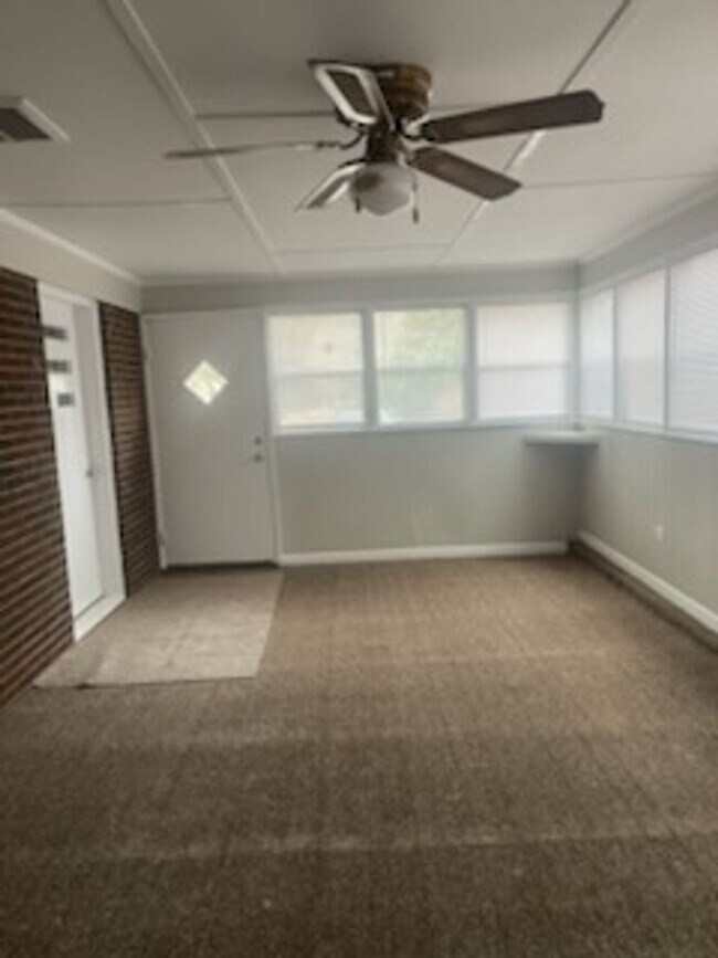 Foto del edificio - 301 Abbott Dr