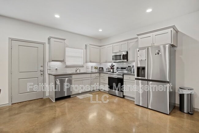 Building Photo - 14235 County Rd 452