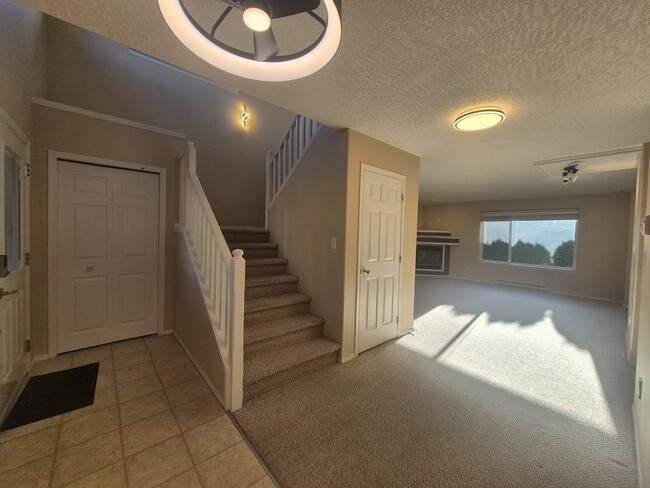 Building Photo - 6700 Acreman Pl