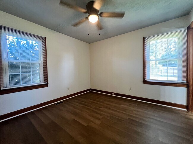 Foto del edificio - Available Soon! Remodeled 3 Bed, 2 Bath, Brick Ranch