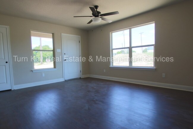 Foto del edificio - 3218 Cherry Ln