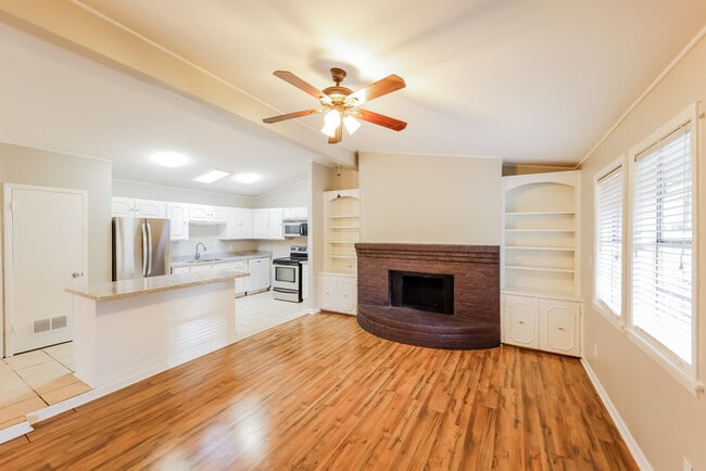 Building Photo - 616 Bellevue St