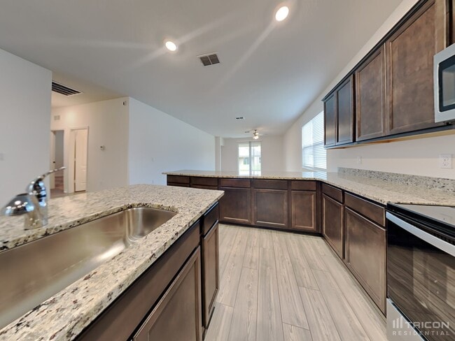 Building Photo - 4450 Horse Creek Ln