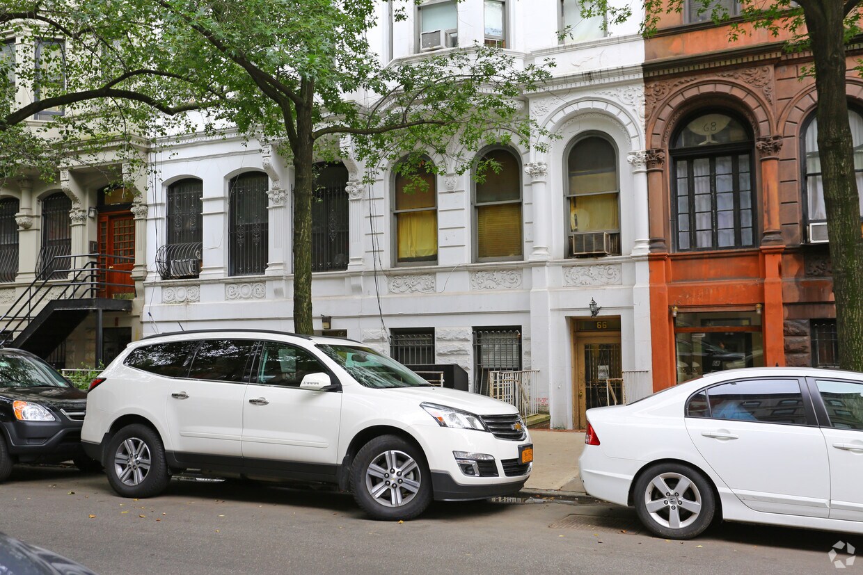 Foto del edificio - 66 W 69th St