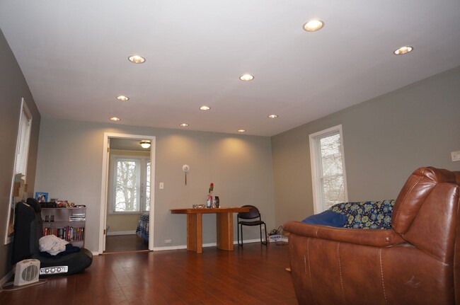 Foto del edificio - AVAILABLE May - 1 BED 1 BATH