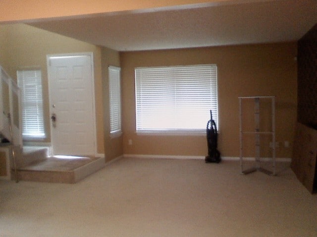 Building Photo - 3 BED / 2.5 BATH TOWNHOME IN CENTRAL CAMPU...