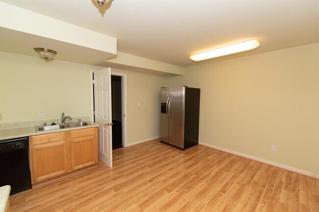 Building Photo - 3004 Ashley Oaks Dr