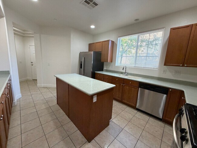 Foto del edificio - Discover a refreshed 4-bedroom, 2.5-bath home in Las Vegas 89149