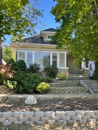 Building Photo - 777 E 4th Ave