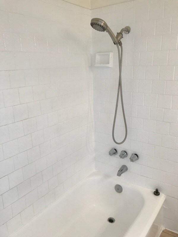 Foto del edificio - 15741 Blaine Ave