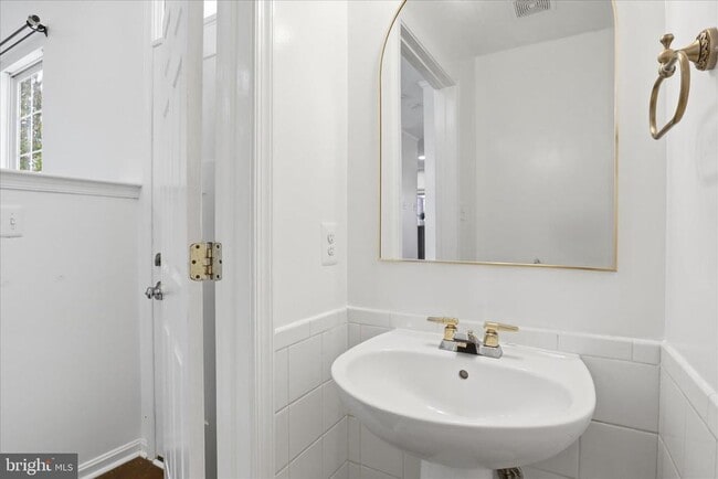 Building Photo - 45580 Grand Central Sq