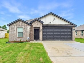 Building Photo - 13 Vineyard Dr