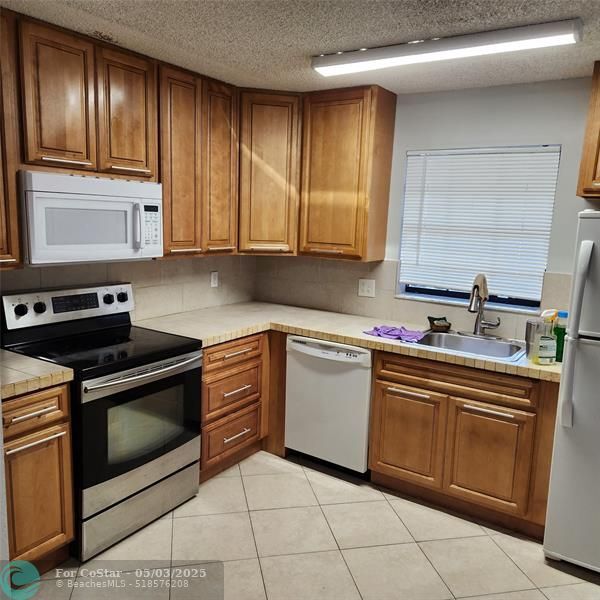 Building Photo - 3634 NW 95th Terrace