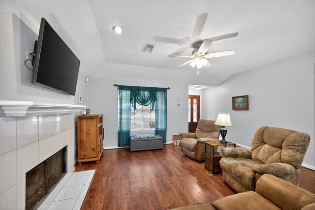 Foto del edificio - 1017 Pin Oak Dr