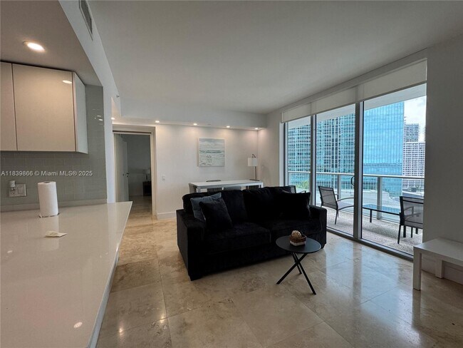 Building Photo - 1300 Brickell Bay Dr