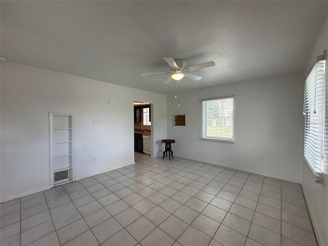 Building Photo - 8265 Shumock Ave