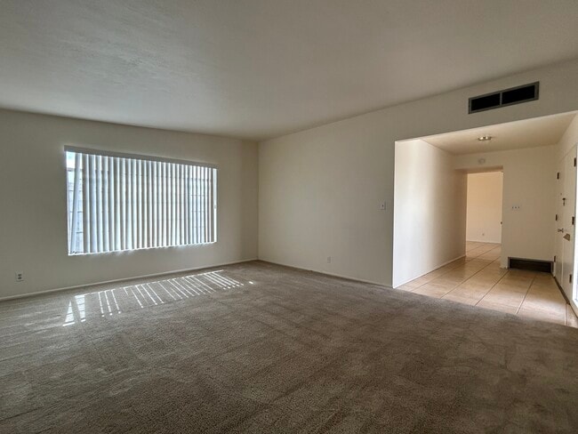 Building Photo - 2219 N 73rd Pl