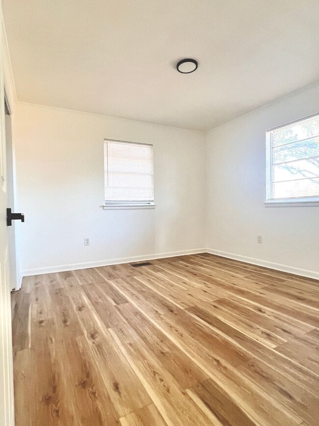 Foto del edificio - 400 W Scenic Dr