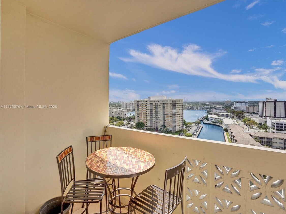 Foto principal - 1833 S Ocean Dr