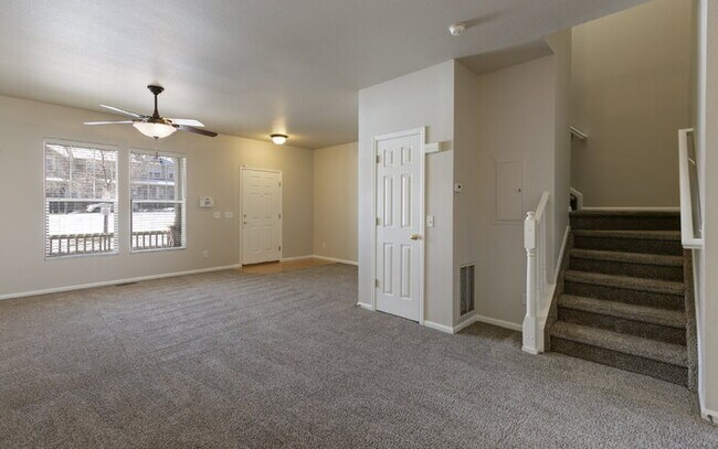Foto del edificio - “Move-In Ready Townhome – November Rent Free!”