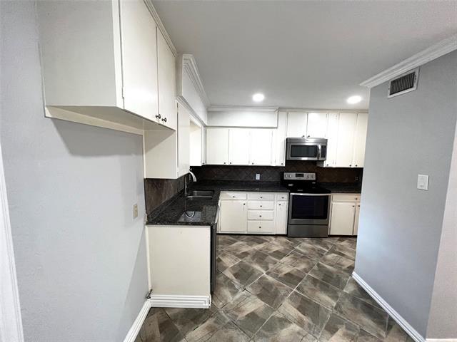 Building Photo - 9420 Green Terrace Dr