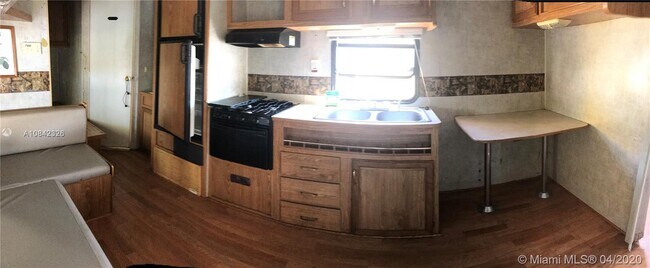 Building Photo - 6028 Johnson St