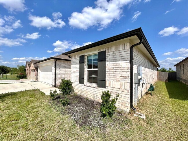 Foto del edificio - 13613 Rebecca Latimer Rd