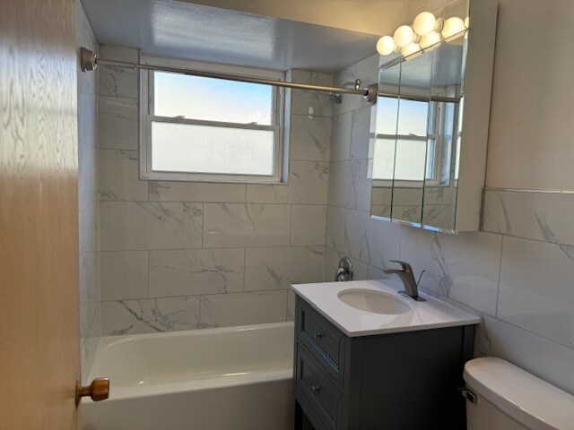 Foto del edificio - 5742 W Lawrence Ave