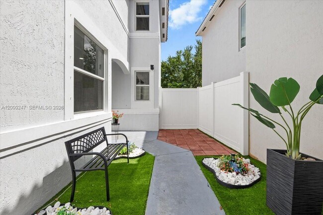 Foto del edificio - 15385 SW 51st St