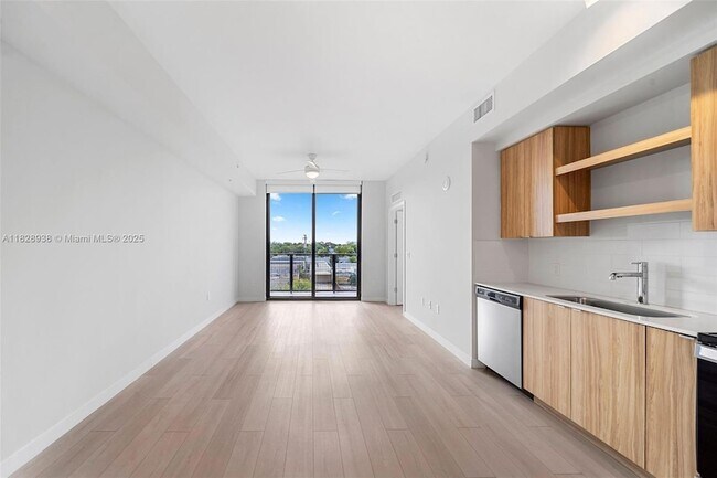 Foto del edificio - 555 NE 8th St