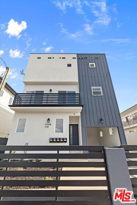 Building Photo - 1116 S Mariposa Ave
